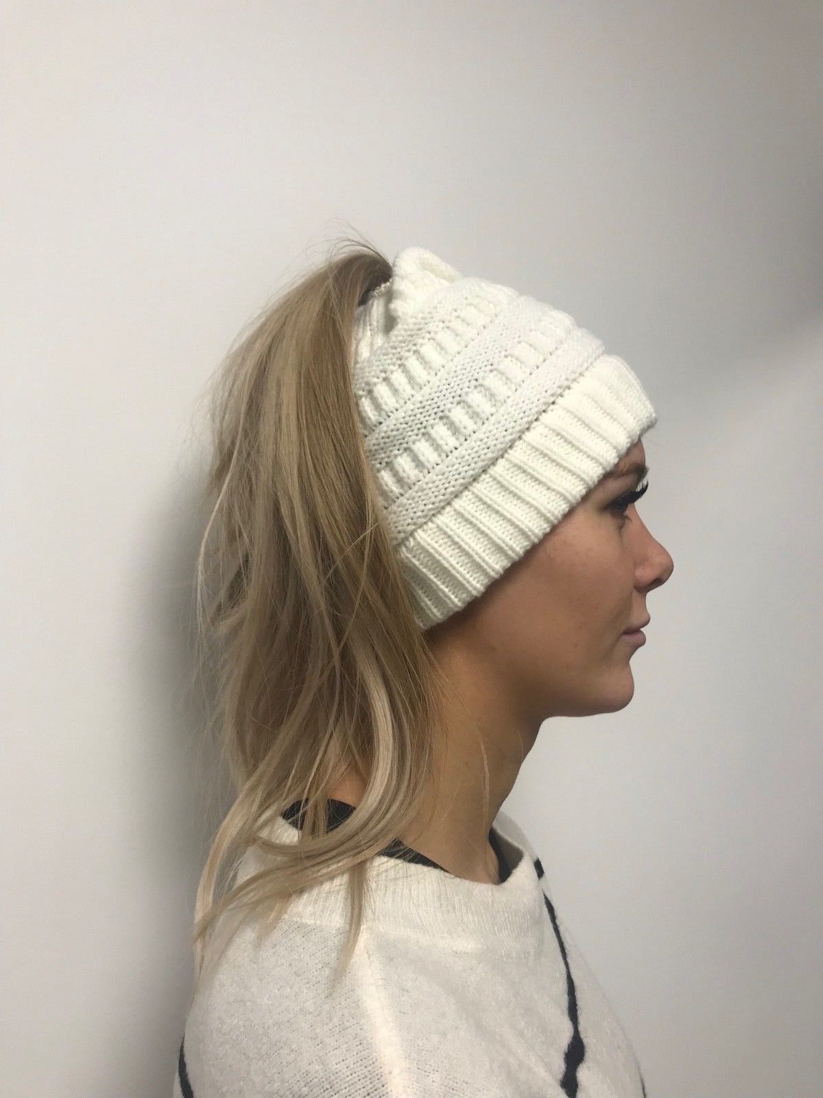 Cream ladies best sale bobble hat